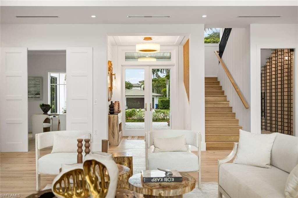 565 Whispering Pine Ln, Naples, FL 34103-11