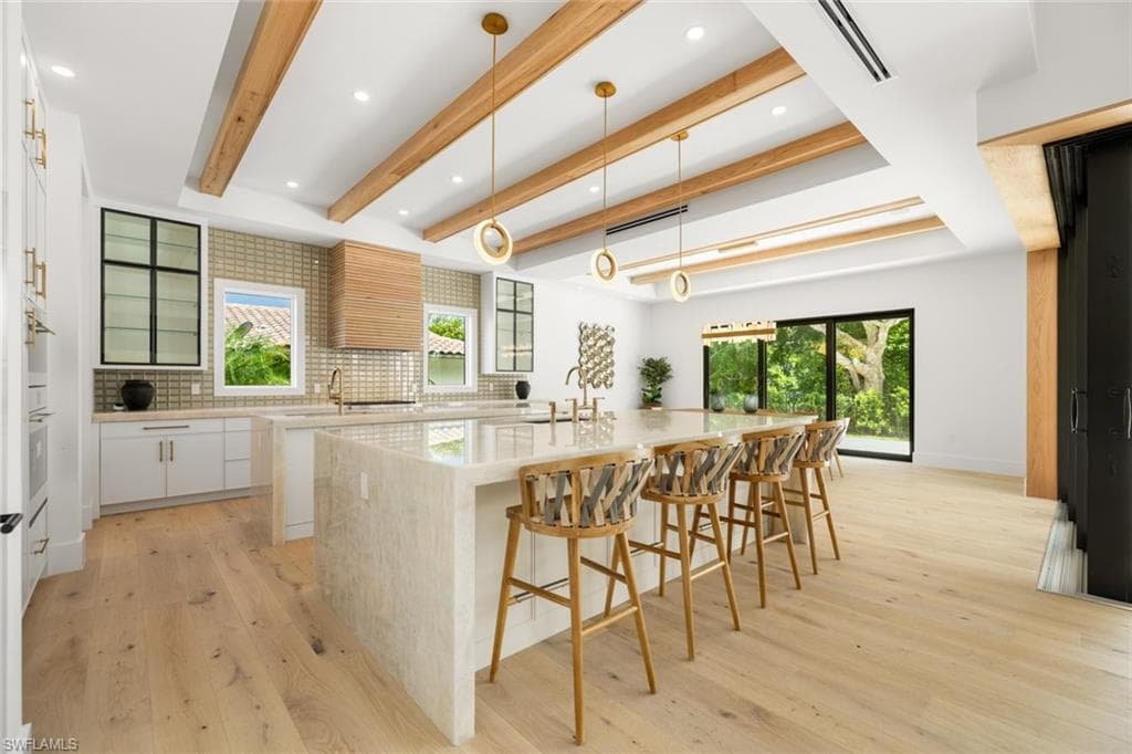 565 Whispering Pine Ln, Naples, FL 34103-15