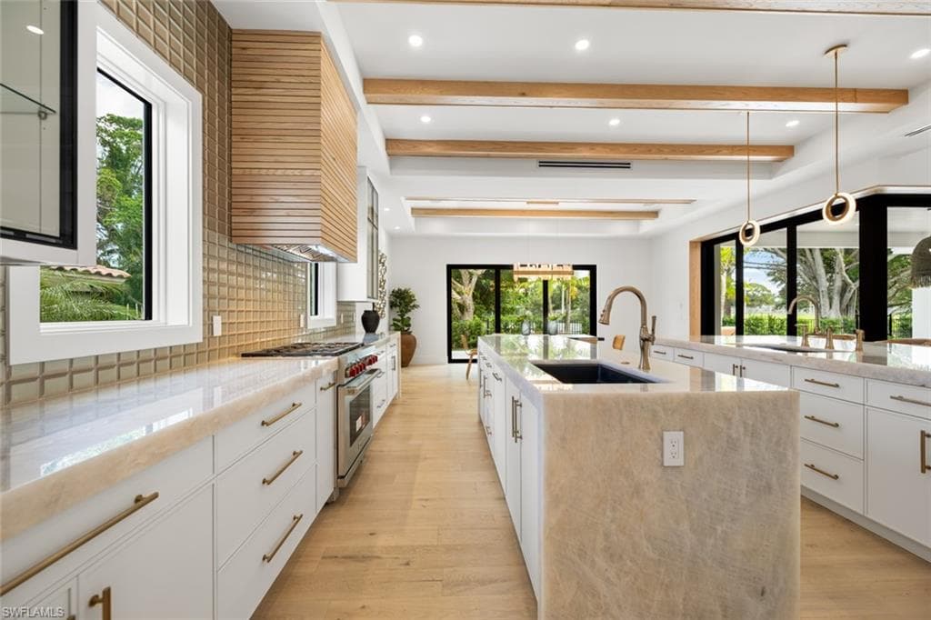 565 Whispering Pine Ln, Naples, FL 34103-17