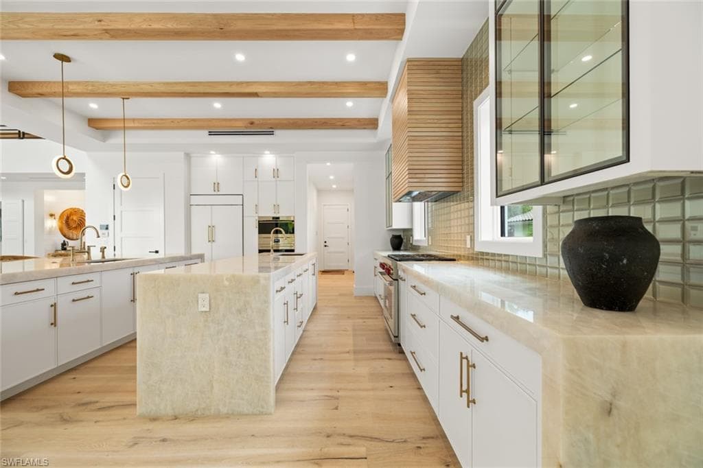 565 Whispering Pine Ln, Naples, FL 34103-18