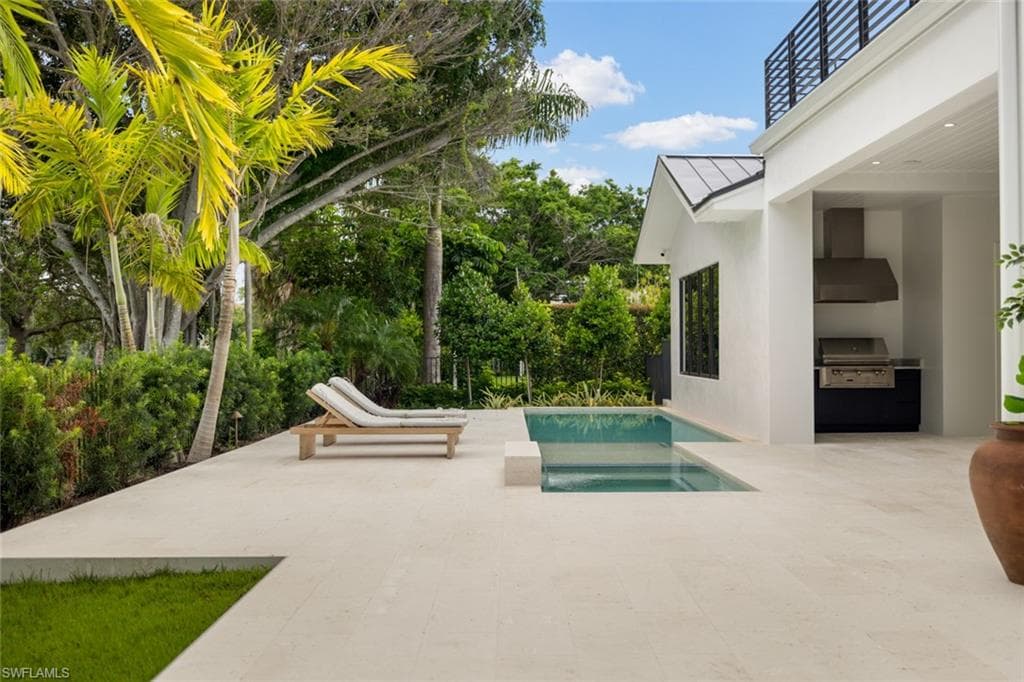 565 Whispering Pine Ln, Naples, FL 34103-20