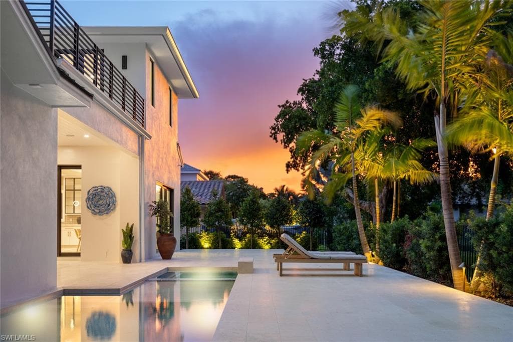 565 Whispering Pine Ln, Naples, FL 34103-21