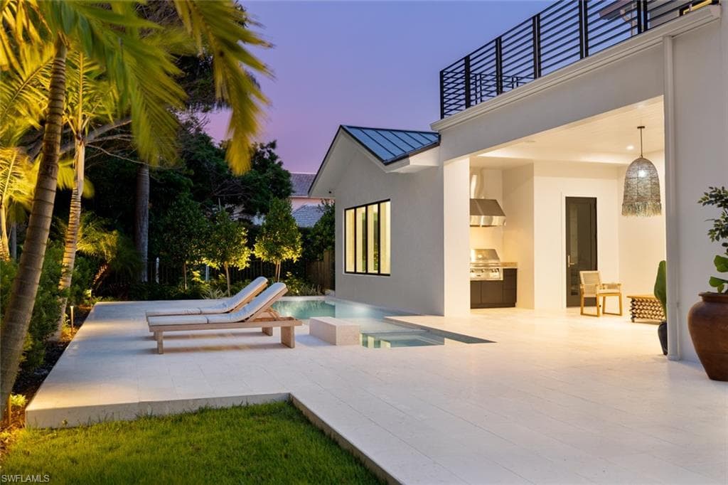 565 Whispering Pine Ln, Naples, FL 34103-22