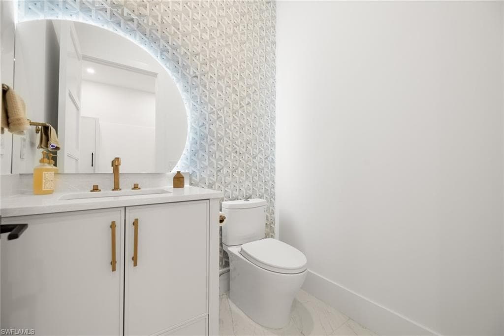 565 Whispering Pine Ln, Naples, FL 34103-29