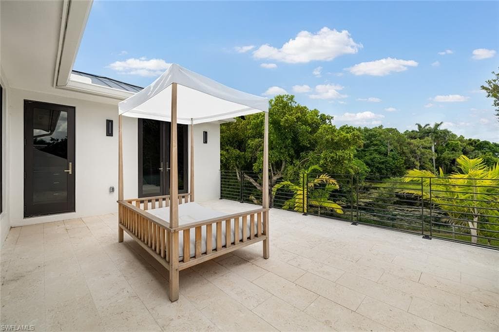 565 Whispering Pine Ln, Naples, FL 34103-37