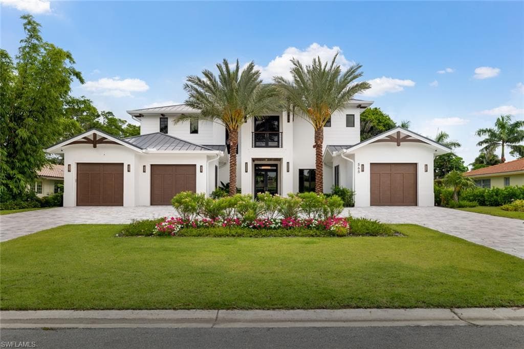 565 Whispering Pine Ln, Naples, FL 34103-2