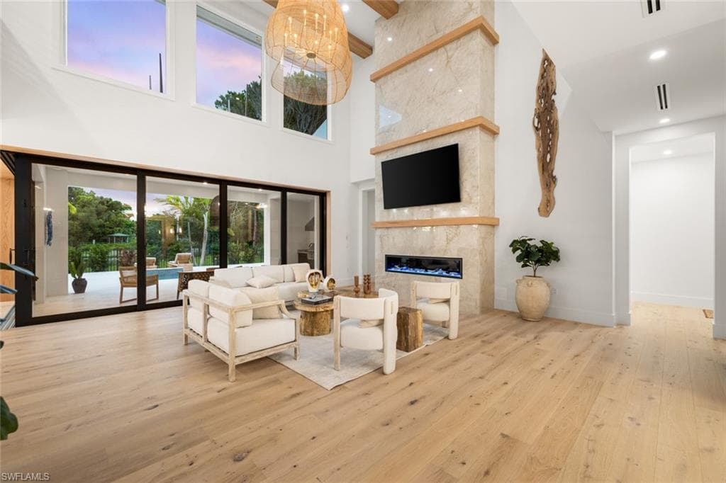 565 Whispering Pine Ln, Naples, FL 34103-39