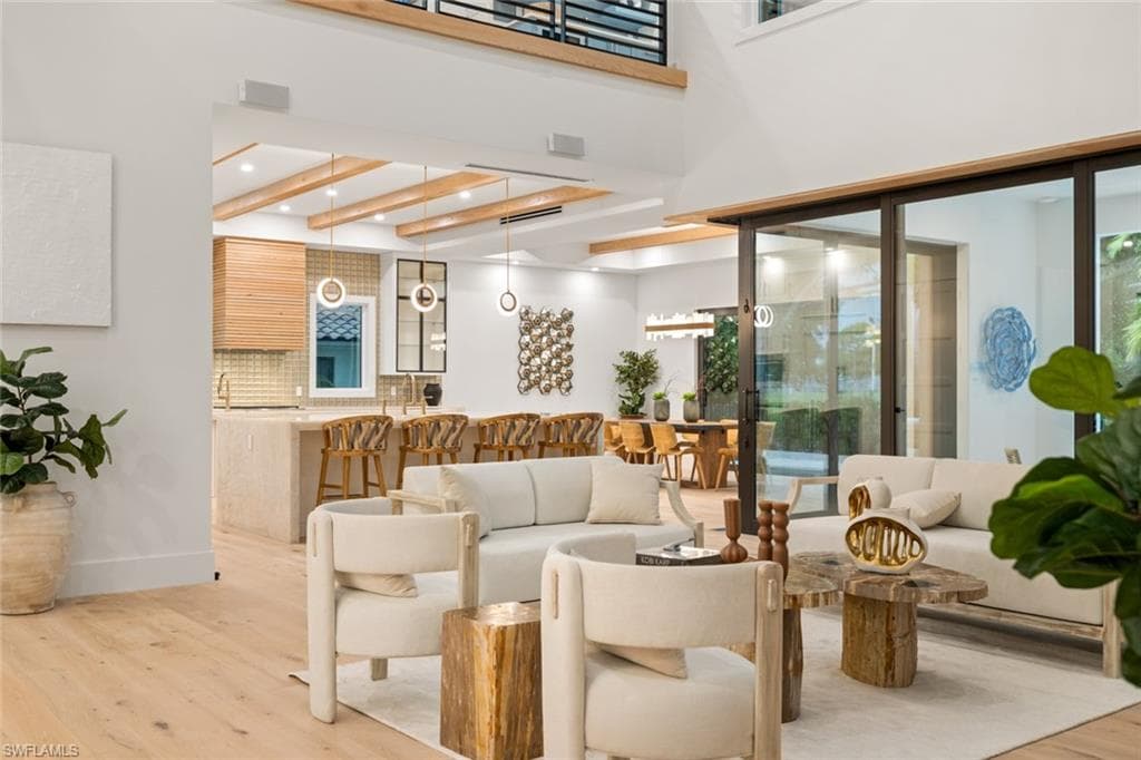 565 Whispering Pine Ln, Naples, FL 34103-3