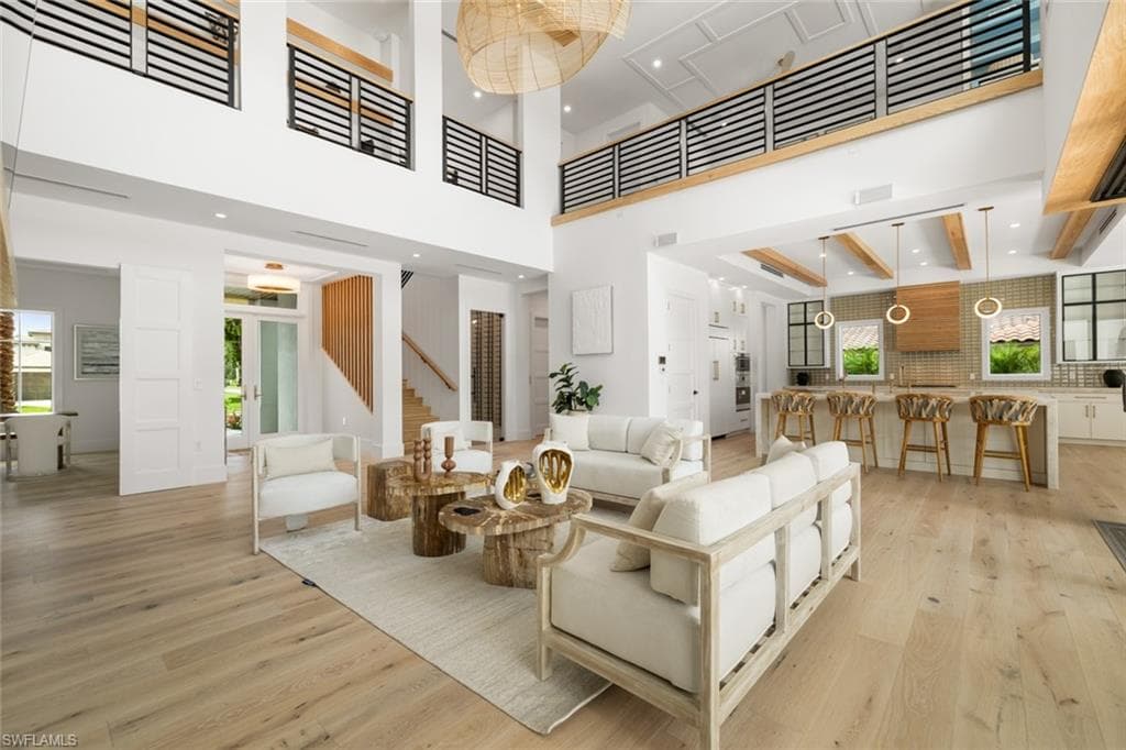 565 Whispering Pine Ln, Naples, FL 34103-5