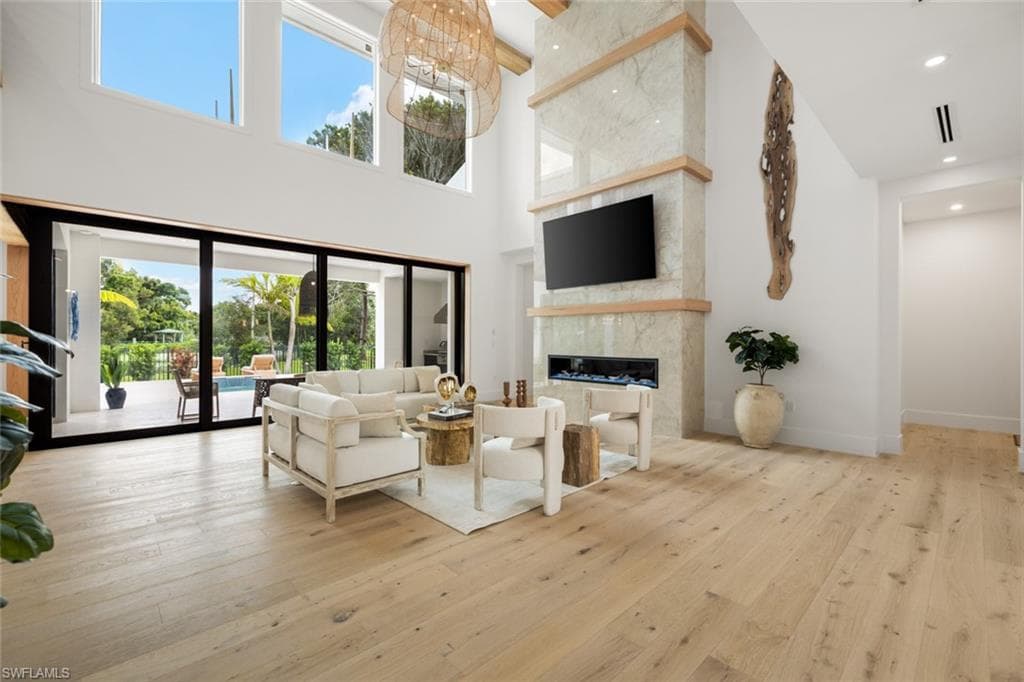 565 Whispering Pine Ln, Naples, FL 34103-6