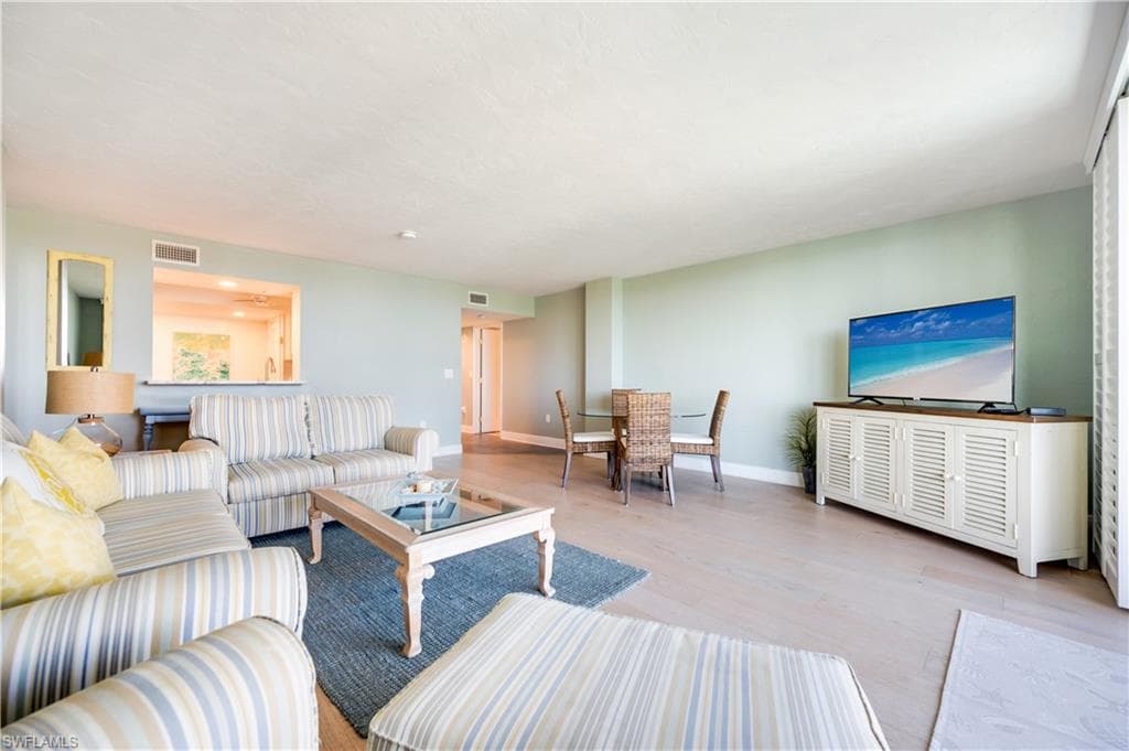 11030 Gulf Shore Dr 401, Naples, FL 34108-15
