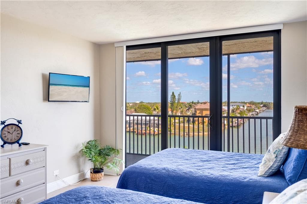 11030 Gulf Shore Dr 401, Naples, FL 34108-26
