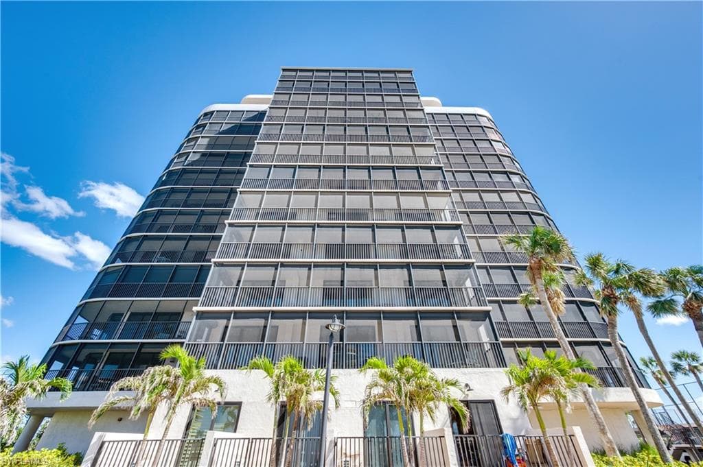 11030 Gulf Shore Dr 401, Naples, FL 34108-30