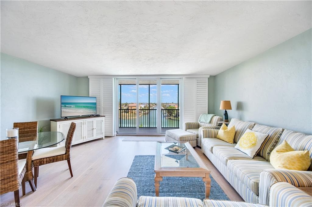 11030 Gulf Shore Dr 401, Naples, FL 34108-7