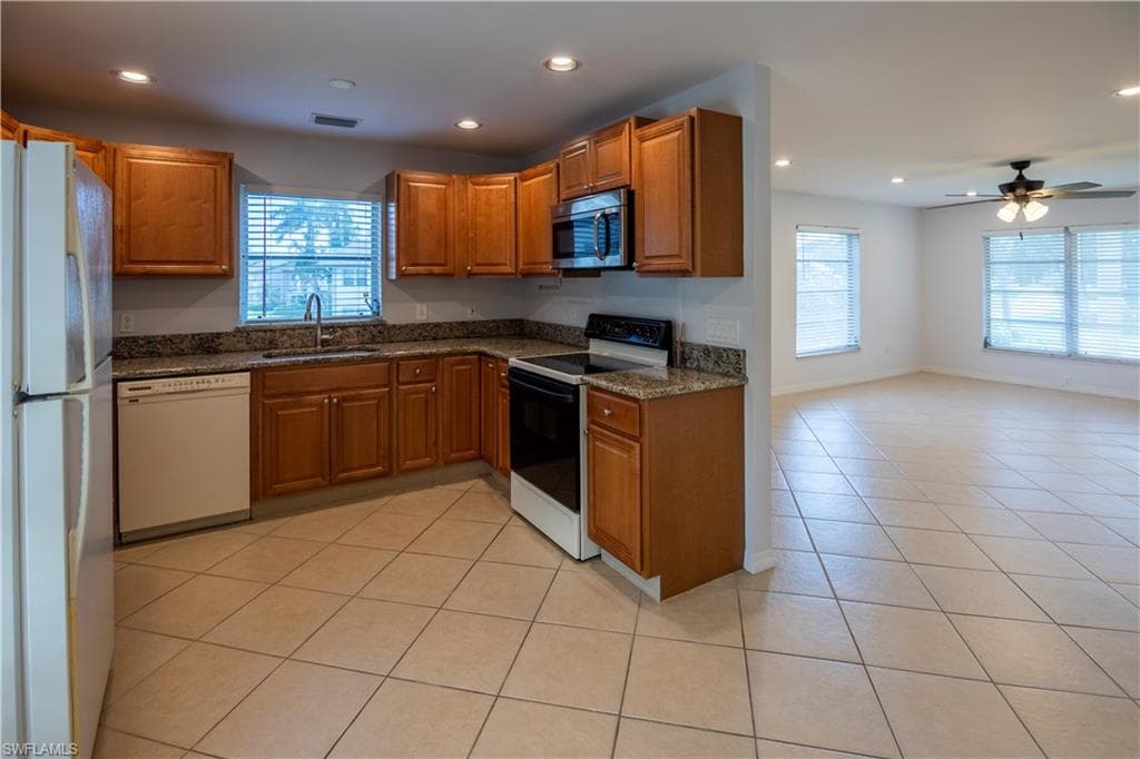 180 Cypress Way E B212, Naples, FL 34110-1