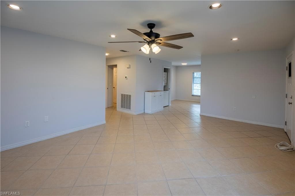 180 Cypress Way E B212, Naples, FL 34110-3
