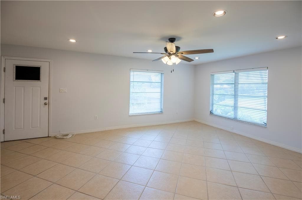 180 Cypress Way E B212, Naples, FL 34110-4