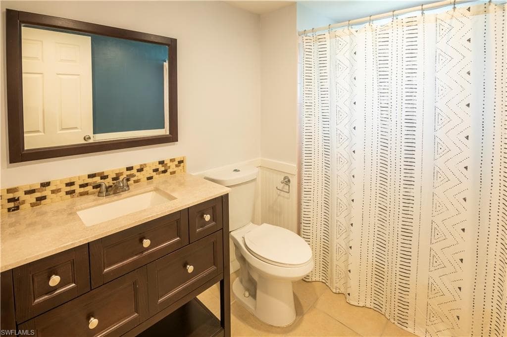 180 Cypress Way E B212, Naples, FL 34110-5