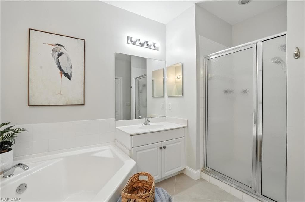 3425 Laurel Greens Ln S 203, Naples, FL 34119-24