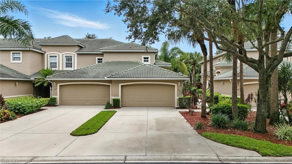 3425 Laurel Greens Ln S 203, Naples, FL 34119-3