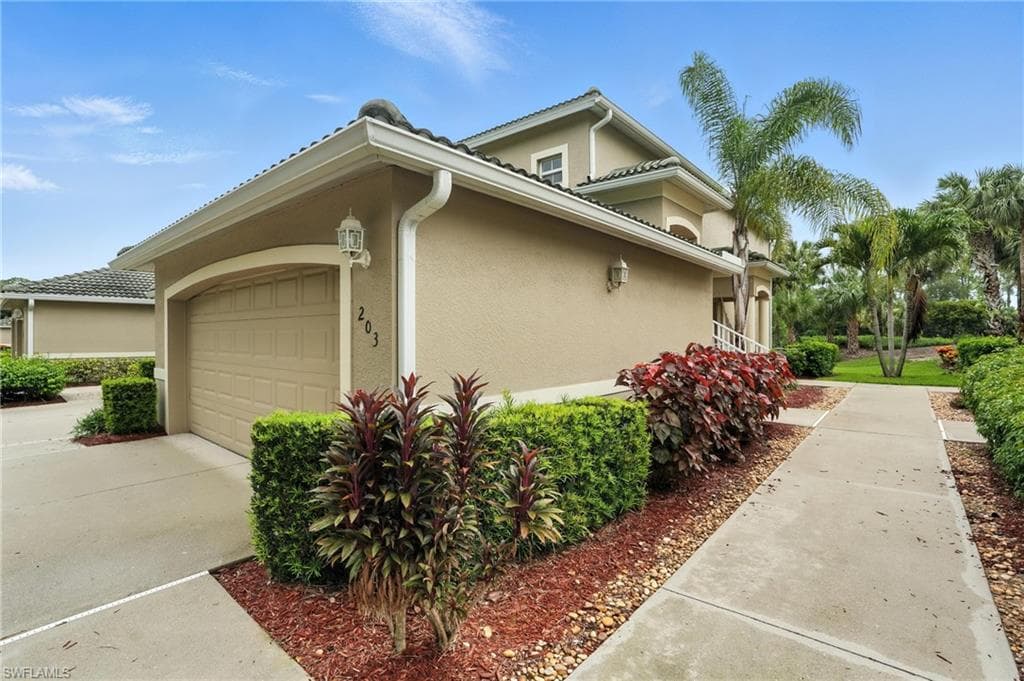 3425 Laurel Greens Ln S 203, Naples, FL 34119-4