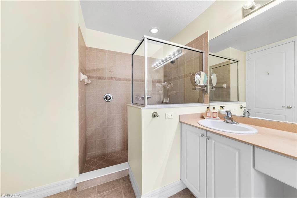 6031 Jonathans Bay Cir 401, Fort Myers, FL 33908-29