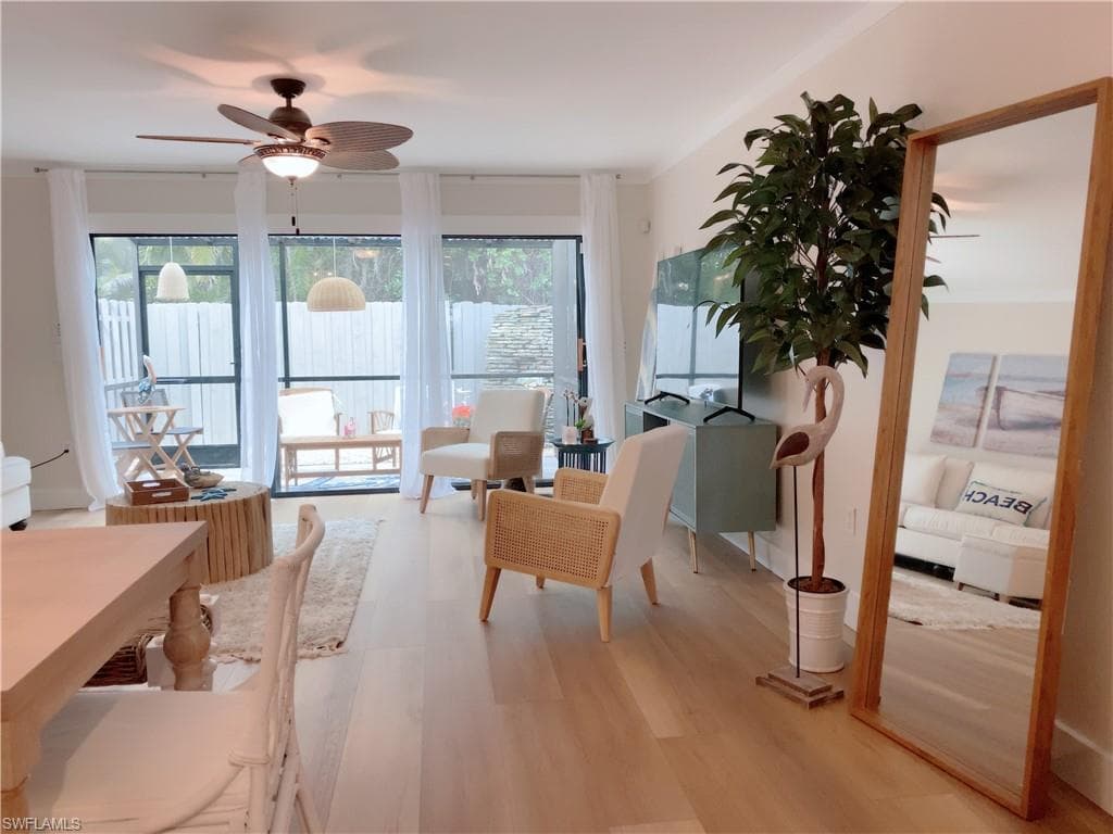 810 Meadowland Dr G, Naples, FL 34108-1