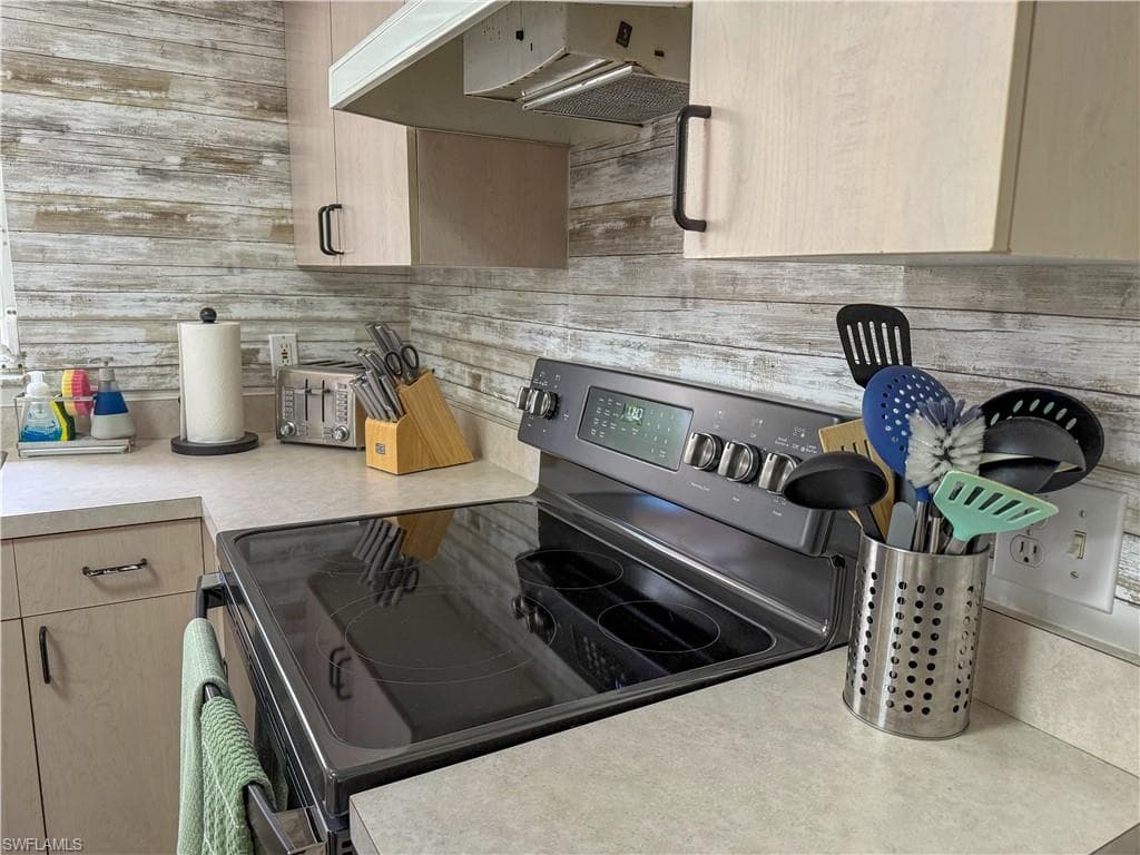 5870 Star Grass Ln, Naples, FL 34116-11