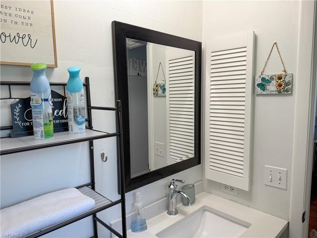5870 Star Grass Ln, Naples, FL 34116-22