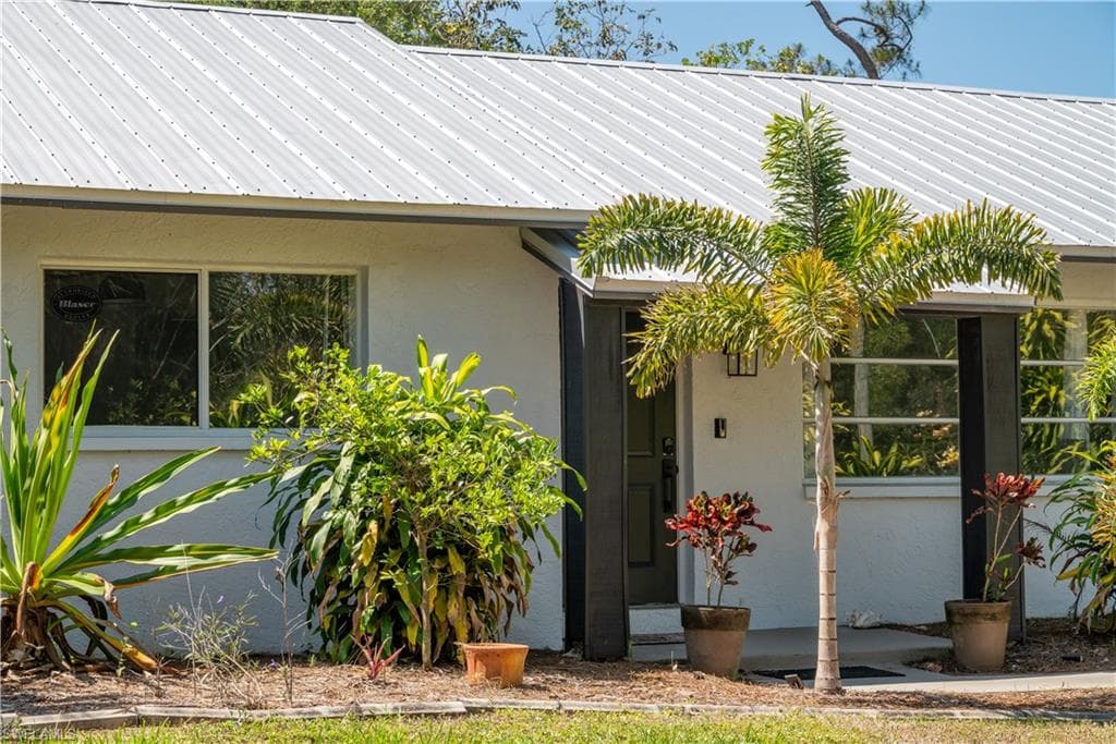 5870 Star Grass Ln, Naples, FL 34116-2