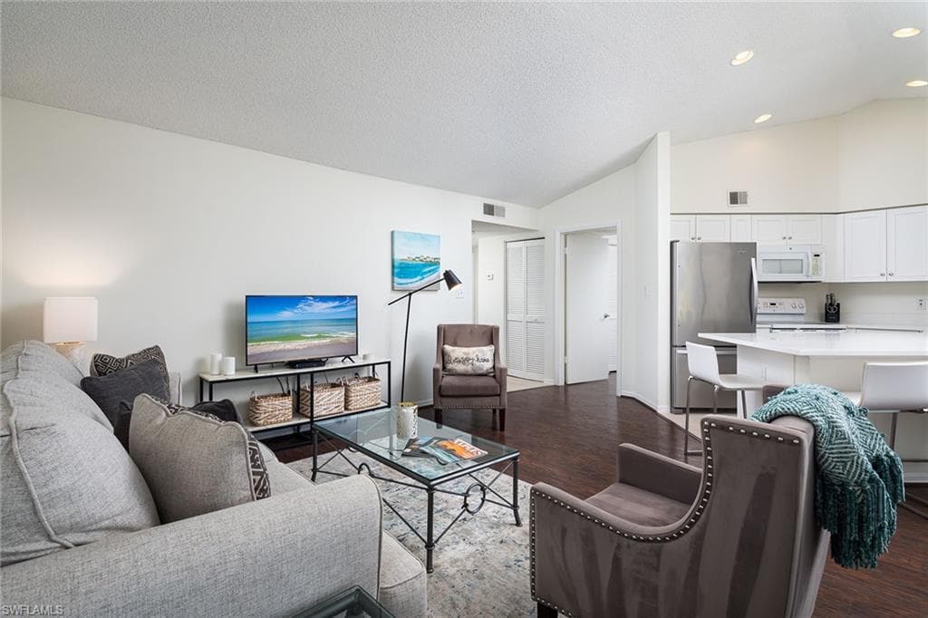 481 Quail Forest Blvd B408, Naples, FL 34105-3