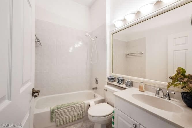 23110 Oakglen Ln, Estero, FL 34135-24