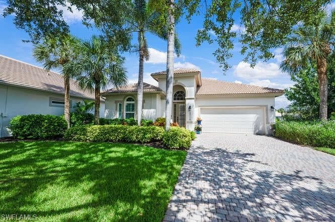 23110 Oakglen Ln, Estero, FL 34135-4