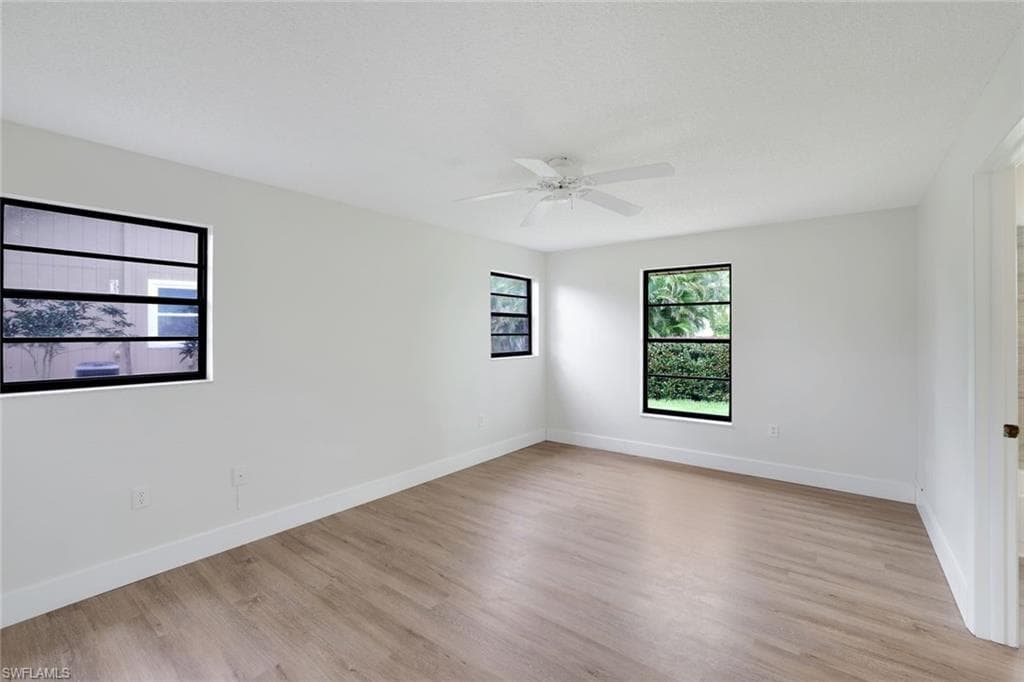 4925 Molokai Dr 16, Naples, FL 34112-15