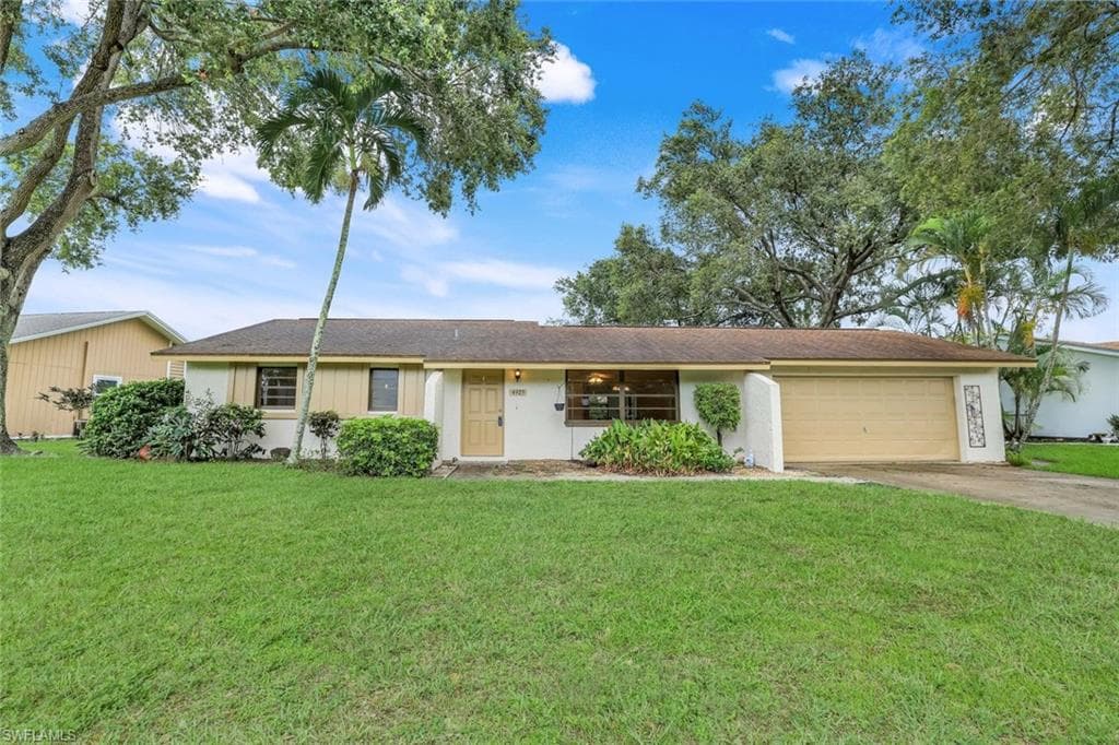 4925 Molokai Dr 16, Naples, FL 34112-1