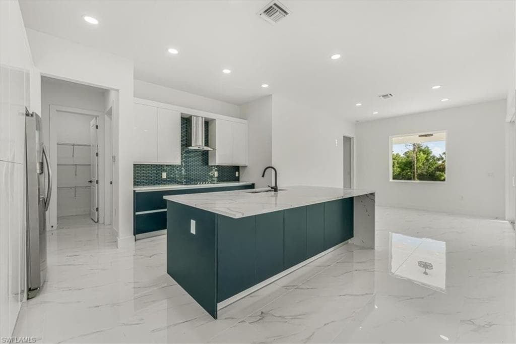 2941 37th Ave NE, Naples, FL 34120-44