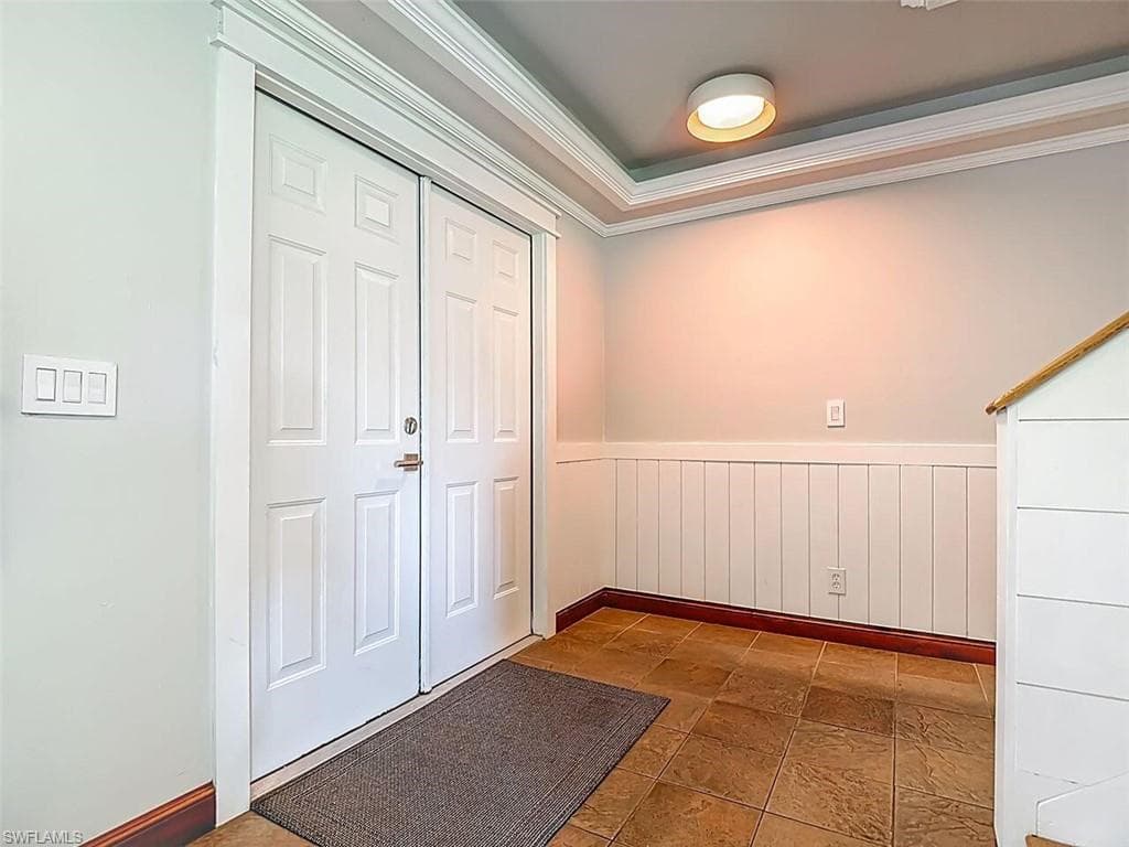 14991 Savannah Dr, Naples, FL 34119-9