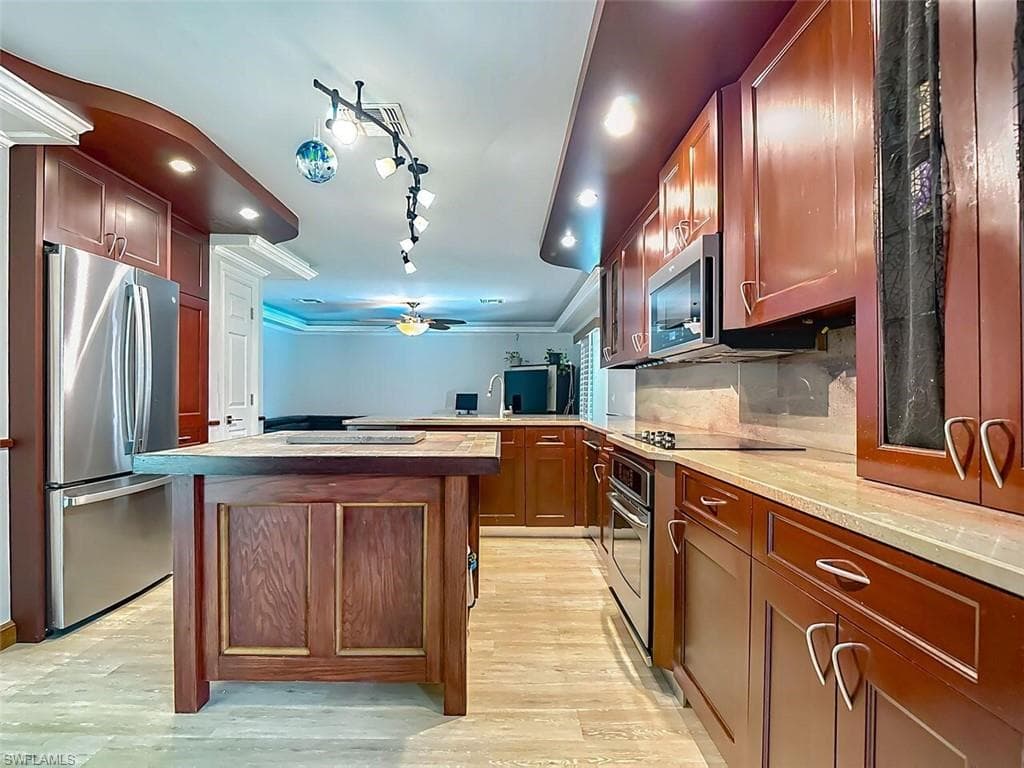 14991 Savannah Dr, Naples, FL 34119-21