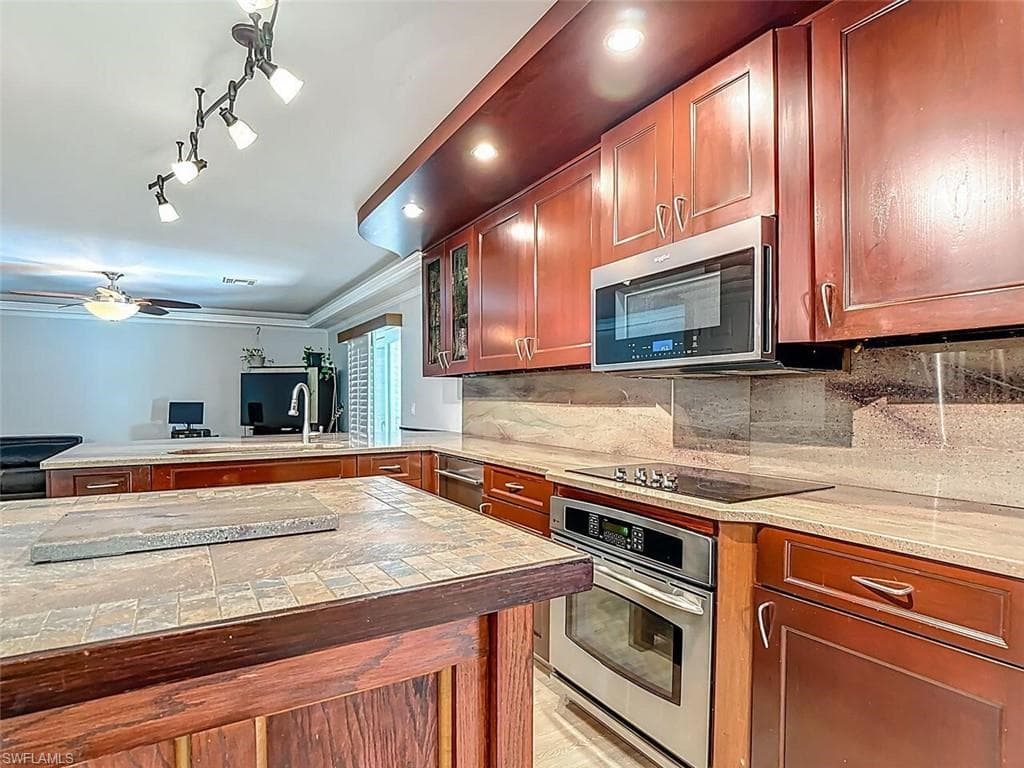 14991 Savannah Dr, Naples, FL 34119-26