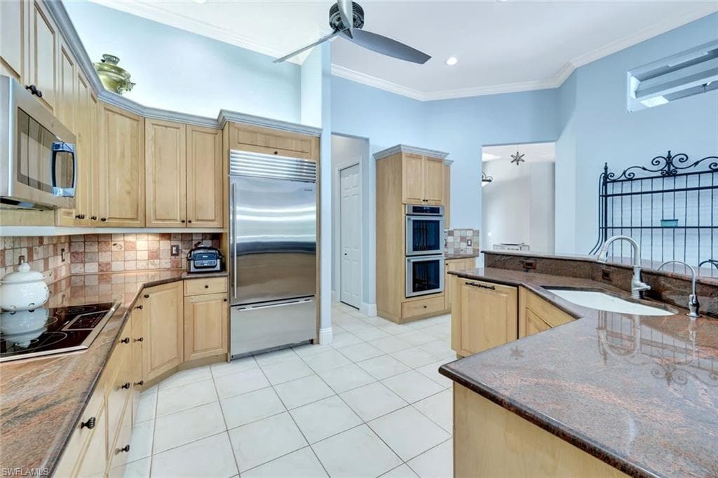 9833 Clear Lake Cir, Naples, FL 34109-9