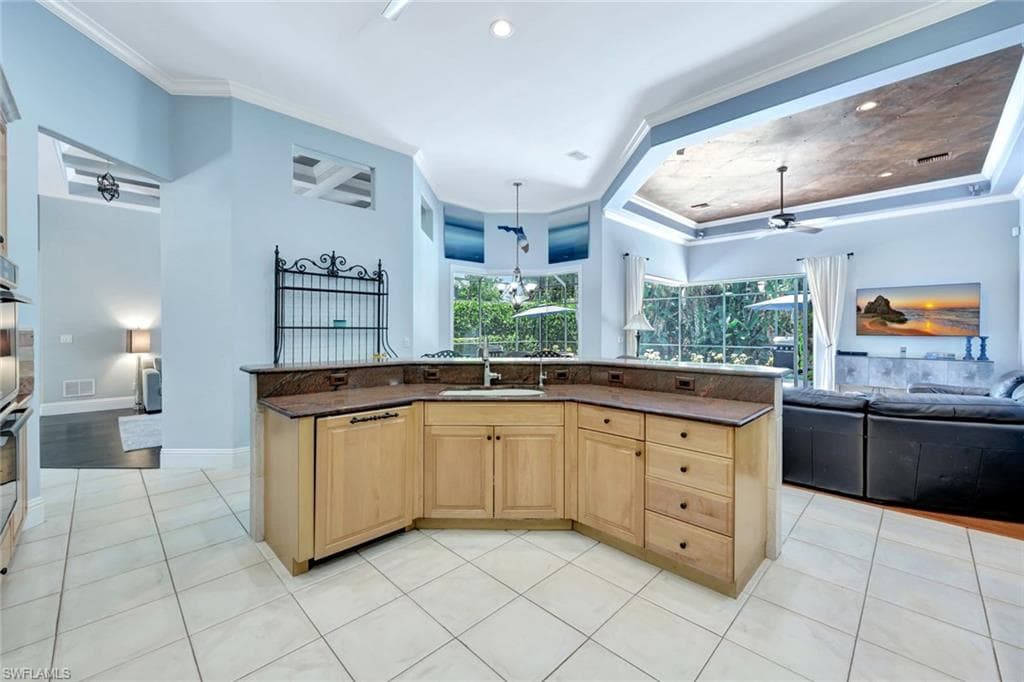 9833 Clear Lake Cir, Naples, FL 34109-10