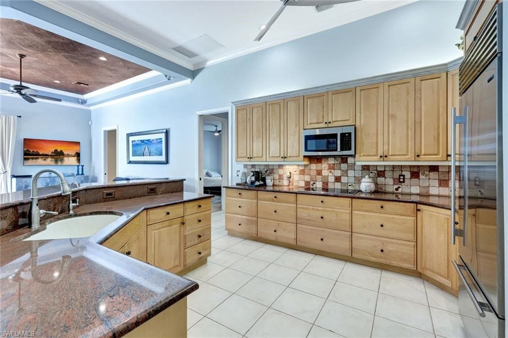 9833 Clear Lake Cir, Naples, FL 34109-12