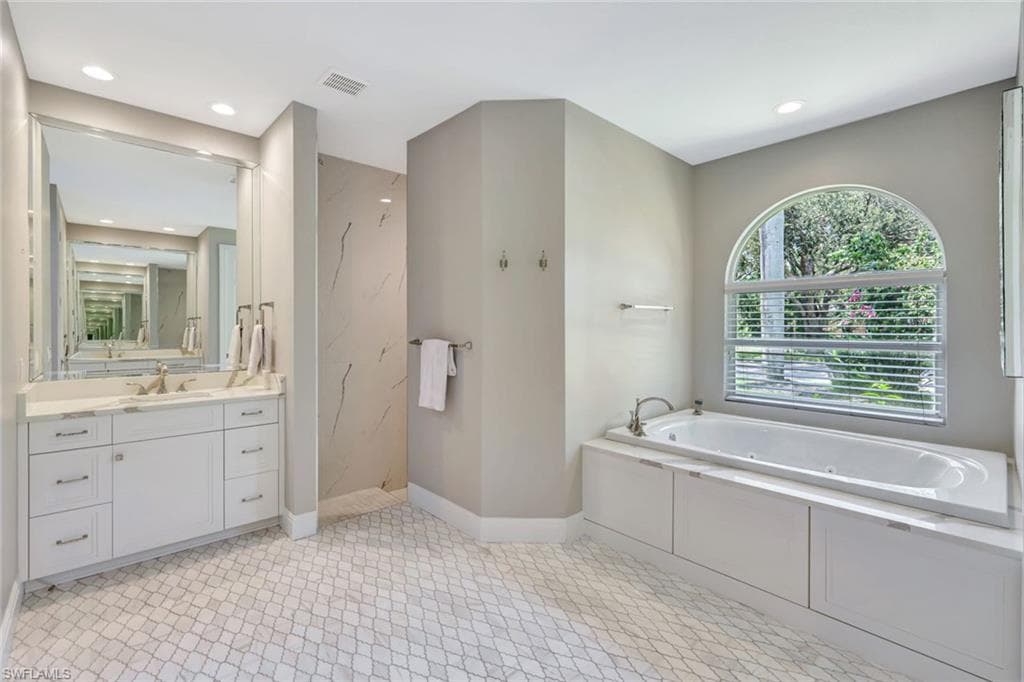 9833 Clear Lake Cir, Naples, FL 34109-20