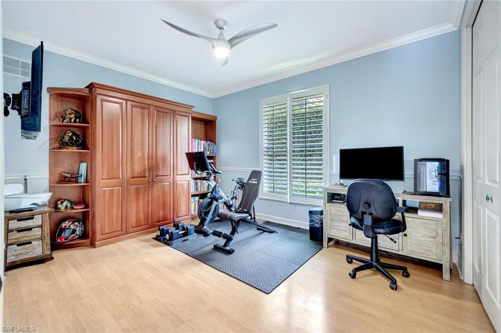 9833 Clear Lake Cir, Naples, FL 34109-25