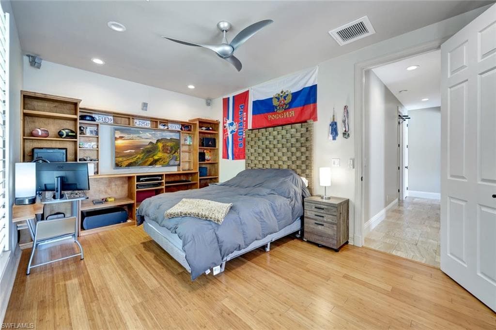 9833 Clear Lake Cir, Naples, FL 34109-26