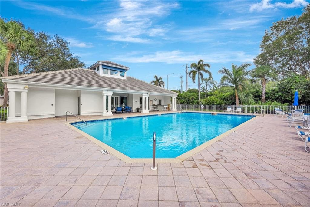 9833 Clear Lake Cir, Naples, FL 34109-37