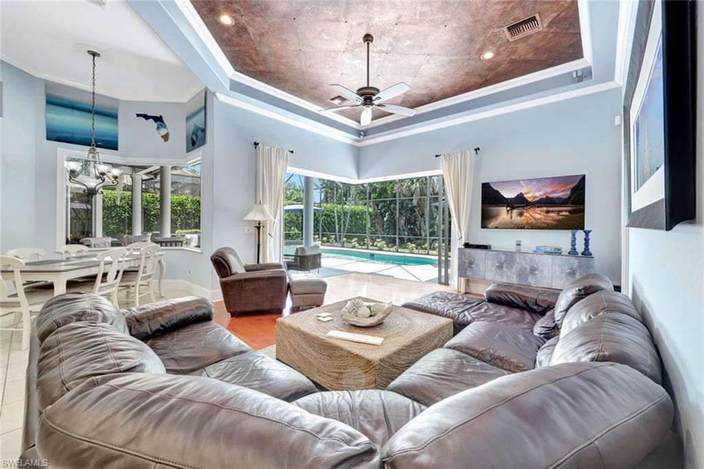 9833 Clear Lake Cir, Naples, FL 34109-5