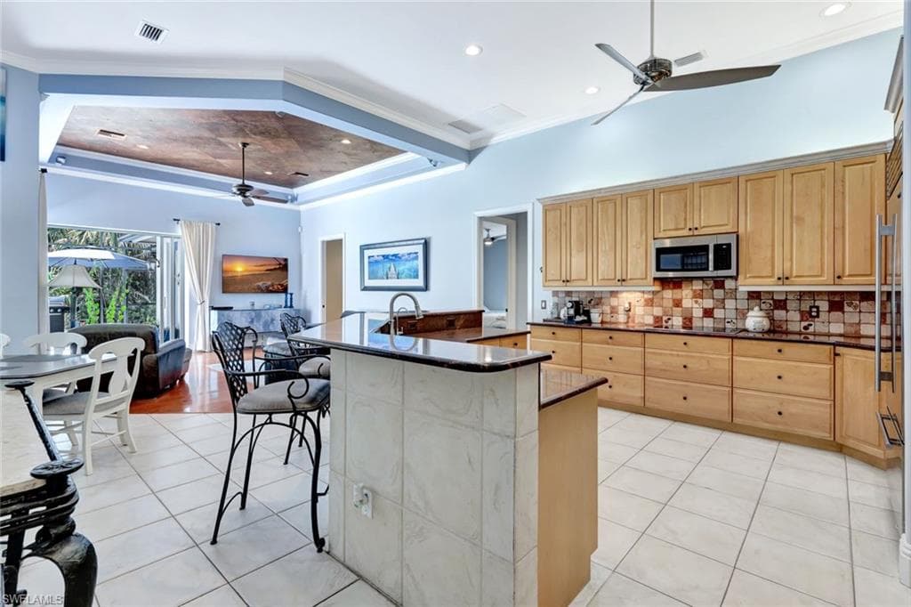 9833 Clear Lake Cir, Naples, FL 34109-8