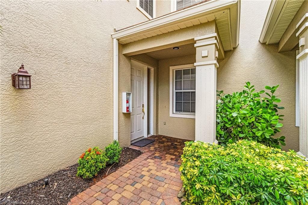 4728 Stratford Ct 1801, Naples, FL 34105-4