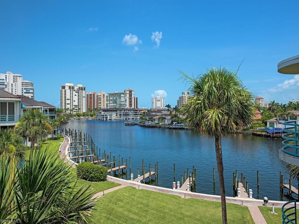 355 Park Shore Dr 1-144, Naples, FL 34103-1